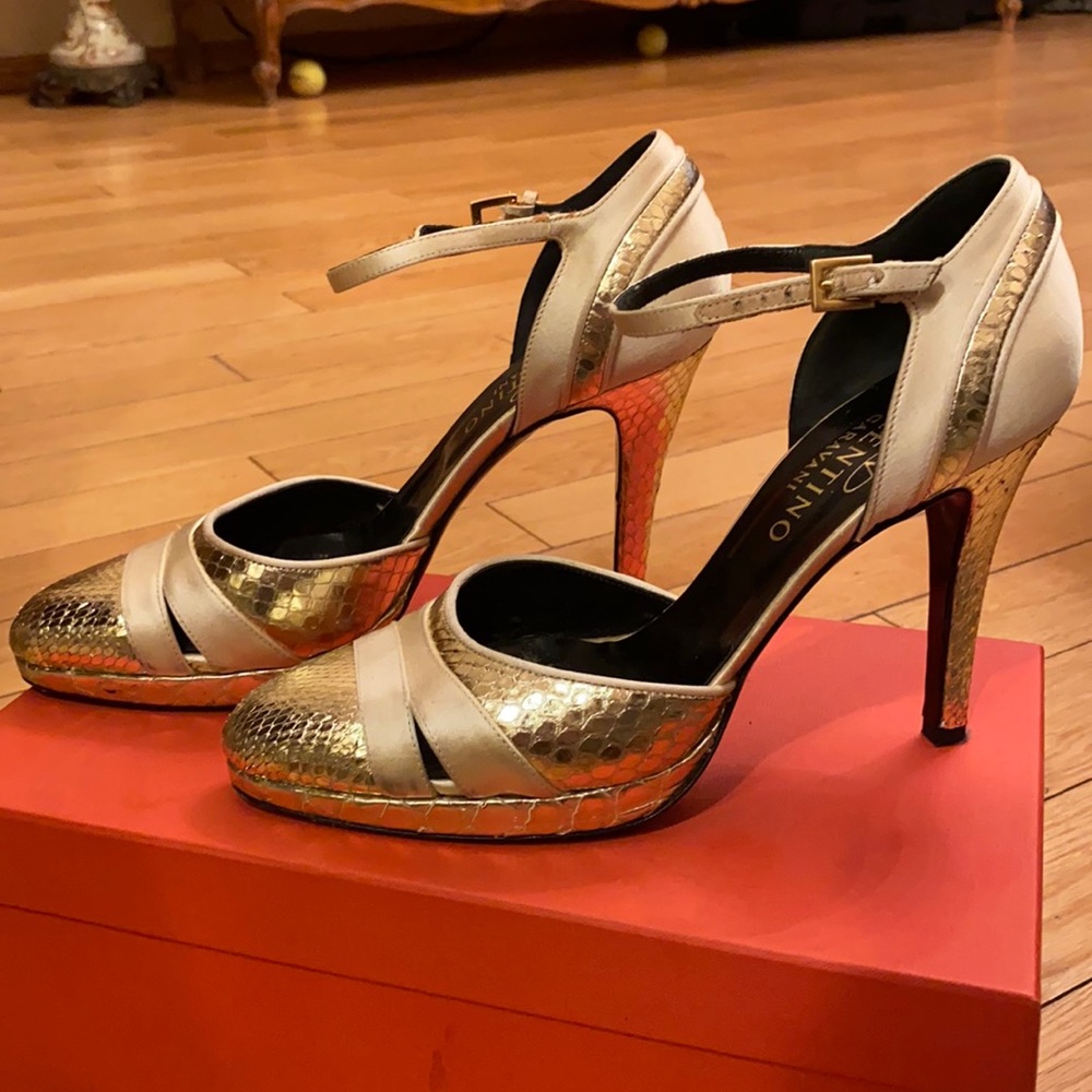 VALENTINO GARAVANI Authentic Snakeskin and Satin Heels. Size 38. Good condition.